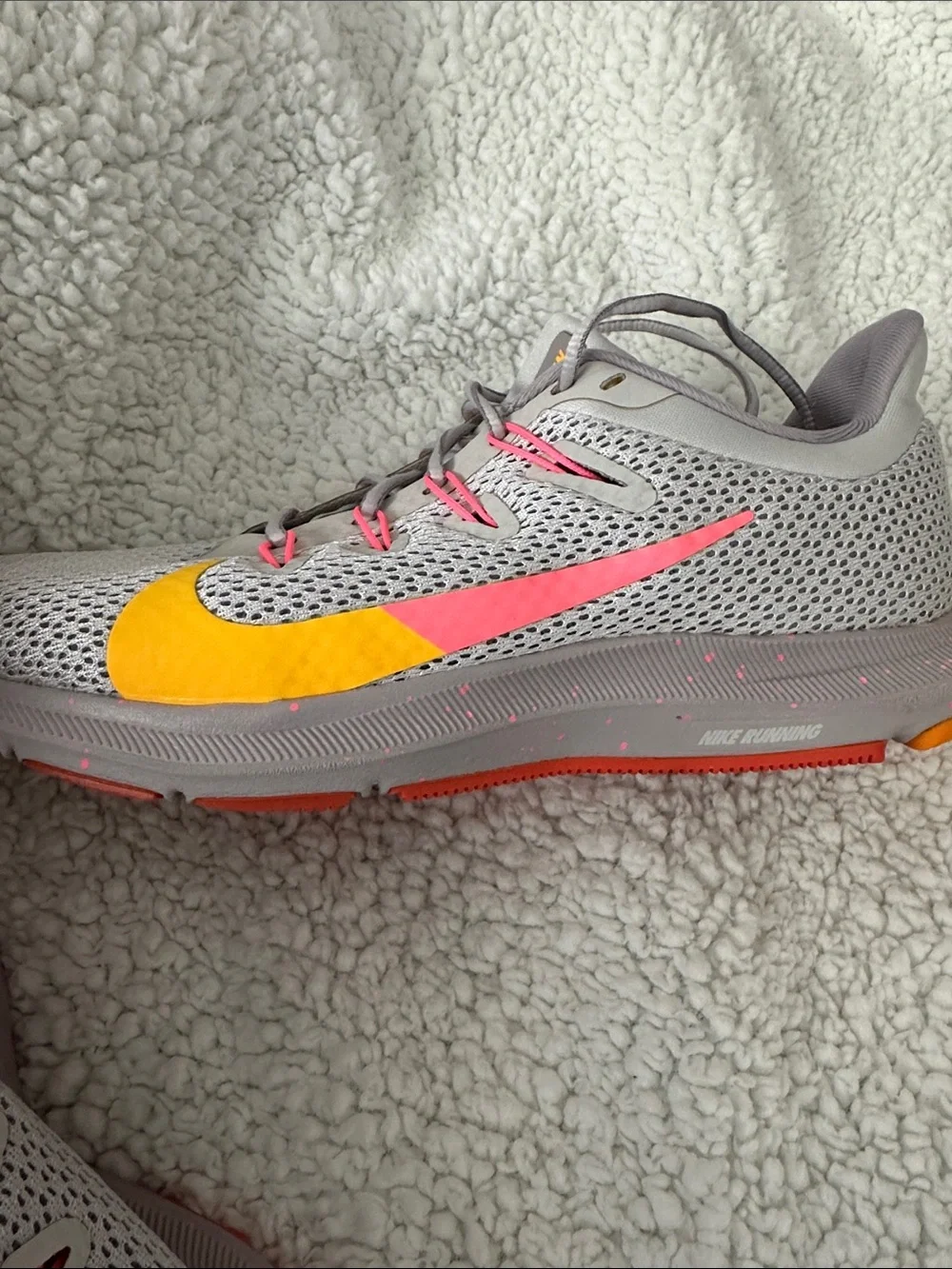Nike Quest 2 Vast Grey Digital Pink Women’s Running Shoes Size 7.5